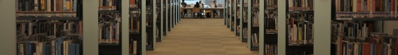 Bücherregale in Bibliothek