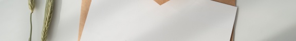 Briefumschlag und Postkarte